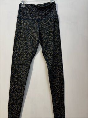 Women’s Notre Dame workout leggings.